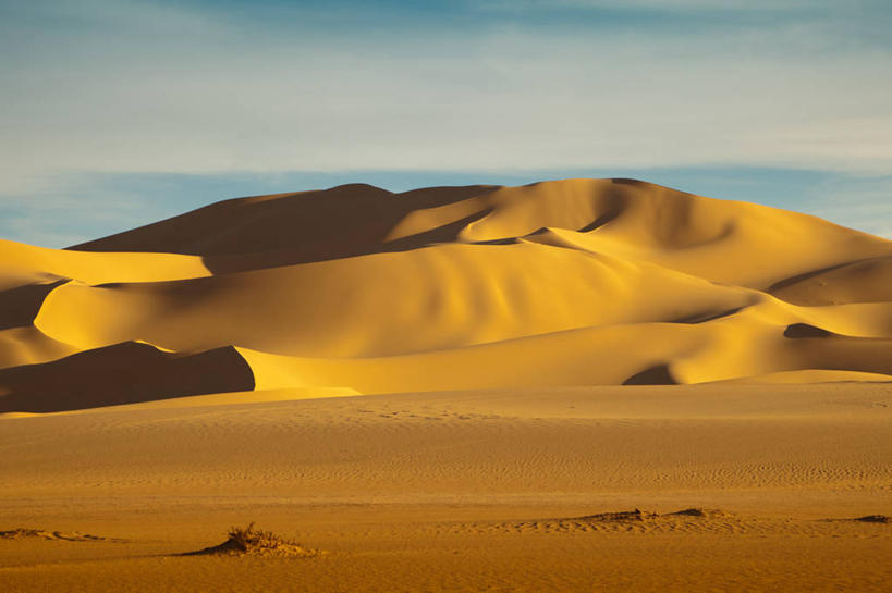 无人,横图,室外,白天,正面,旅游,度假,美景,沙漠,非洲,阴影,光线,影子,景观,云,云朵,沙丘,云彩,娱乐,蓝色,白云,蓝天,天空,阳光,自然,天,享受,休闲,景色,放松,晴朗,自然风光,阿非利加洲,撒哈拉沙漠,撒哈拉大沙漠,大漠,砂漠,晴空,彩图