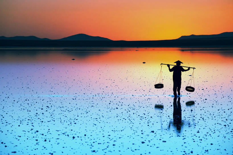 东方人,一个人,站,伸展双臂,交叉,横图,俯视,彩色,室内,白天,湖,湖泊,日落,山,山脉,水,帽子,越南,亚洲,仅一个男性,仅一个人,仅一个中年男性,握,服装,编织,篮子,湖面,山峰,水流,水面,晚霞,霞光,落日,山峦,首都,背光,休闲装,黄种人,衣服,黄昏,容器,遮阳帽,湖水,群山,站着,休闲,休闲服,彩霞,握着,服饰,东南亚,储藏,五颜六色,交织,色彩斑斓,储存,五彩缤纷,逆光,河内,越南社会主义共和国,百花春城,五彩斑斓,穿插,夕照,薄暮,五光十色,贩子,男人,男性,中年男性,亚洲人,商人,夕阳,敞开双臂,伸开双臂,展开双肩,站立,张开手臂,张开双臂,彩图,高角度拍摄,全身,傍晚,贮存,斜阳