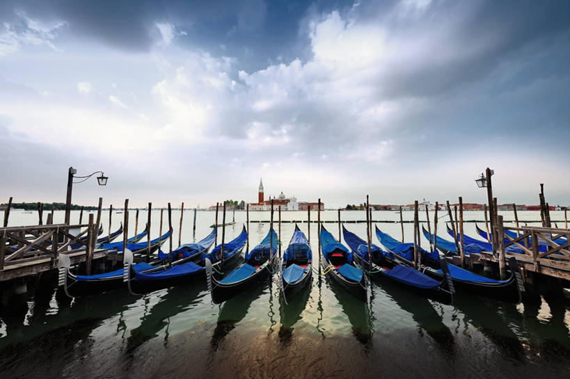 无人,家,教堂,横图,室外,白天,正面,度假,湖,湖泊,美景,水,城市风光,城市,船,意大利,欧洲,威尼斯,一排,许多,节日,整齐,木板,房屋,屋子,湖面,景观,水流,水面,云,云朵,桥,木船,木桥,很多,云彩,文化,娱乐,楼房,住宅,栈桥,排列,蓝色,白云,天空,交通工具,湖水,天,祈祷,享受,休闲,健康,景色,放松,许愿,宗教,信仰,晴朗,纪念,人行桥,木板桥,祈求,舟,威尼托,队列,南欧,载具,信念,威尼托大区,意大利共和国,首府,威内托,威内托大区,平安,晴空,彩图,房子,大教堂,礼拜堂,圣乔治.马焦雷教堂,圣乔治.马焦雷岛