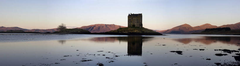 无人,横图,全景,室外,白天,正面,旅游,度假,河流,美景,山,山脉,水,天际线,英国,欧洲,阴影,光线,影子,堡垒,城堡,河水,景观,山峰,水流,山峦,娱乐,苏格兰,蓝色,蓝天,天空,阳光,自然,群山,天,享受,休闲,景色,放松,晴朗,西欧,要塞,自然风光,大不列颠,大不列颠及北爱尔兰联合王国,万里无云,苏格兰王国,设防,威廉堡,晴空,晴空万里,彩图,大不列颠王国,大英帝国,联合王国,日不落帝国