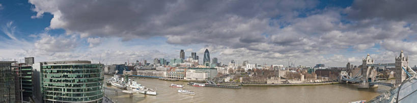 无人,高楼大厦,横图,全景,俯视,航拍,室外,白天,旅游,度假,河流,水,天际线,标志建筑,大桥,大厦,地标,建筑,轮船,摩天大楼,桥梁,船,英国,欧洲,伦敦,许多,阴影,波纹,飞溅,溅,光线,液体,影子,河水,水滴,水流,云,云朵,桥,首都,云彩,娱乐,建设,英格兰,伦敦塔桥,泰晤士河,水珠,蓝色,白云,蓝天,水纹,天空,阳光,船尾波,交通工具,波浪,天,享受,休闲,旅游胜地,放松,吊桥,晴朗,人行桥,悬索桥,西欧,鸟瞰,喷洒,载具,吊杆,大不列颠,大不列颠及北爱尔兰联合王国,塔桥,雾都,英吉利,锚锭,悬索,大伦敦,晴空,彩图,高角度拍摄,大楼,高层建筑,高楼,摩天楼,内伦敦,萨瑟克区,大不列颠王国,大英帝国,联合王国,日不落帝国,大伦敦市政厅