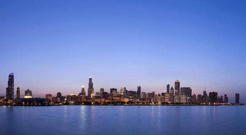 无人,高楼大厦,横图,全景,室外,夜晚,正面,度假,湖,湖泊,美景,水,天际线,城市风光,城市,大厦,建筑,摩天大楼,夜景,美国,许多,阴影,光线,影子,湖面,景观,水流,水面,灯光,娱乐,倒影,天空,湖水,天,享受,休闲,景色,放松,倒映,北美,北美洲,美洲,伊利诺斯州,芝加哥,密歇根湖,世界屠猪城,巨肩之城,劳动之城,伊利诺伊,伊利诺伊州,伊利诺州,芝加哥市,芝城,林肯之地,北亚美利加洲,亚美利加洲,反照,北美洲五大湖,彩图,大楼,高层建筑,高楼,摩天楼,美利坚合众国