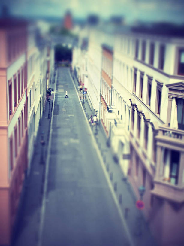 无人,家,竖图,俯视,室外,白天,度假,美景,城市风光,城市,道路,路,公路,德国,欧洲,阴影,朦胧,模糊,光线,影子,房屋,屋子,景观,分界线,停车线,交通,娱乐,楼房,住宅,阳光,享受,休闲,景色,放松,车行道,车行道分界线,西欧,标线,车行线,德意志联邦共和国,首府,莱茵兰.普法尔茨州,美因茨,马路,彩图,高角度拍摄,房子