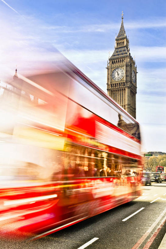 无人,竖图,室外,白天,正面,旅游,度假,标志建筑,道路,地标,建筑,路,公路,公共汽车,英国,欧洲,伦敦,阴影,朦胧,模糊,时间,光线,时钟,影子,云,云朵,钟楼,分界线,巴士,停车线,公交车,交通,首都,计时,云彩,娱乐,建设,大本钟,大笨钟,双层巴士,车,蓝色,白云,蓝天,天空,阳光,钟表,交通工具,天,享受,休闲,表,旅游胜地,放松,晴朗,车行道,车行道分界线,西欧,载具,标线,大不列颠,车行线,大不列颠及北爱尔兰联合王国,塔钟,双层公共汽车,雾都,观光巴士,威斯敏斯特宫报时钟,伊丽莎白塔,钟,晴空,马路,彩图,大不列颠王国,大英帝国,联合王国,日不落帝国