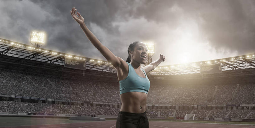 西方人,一个人,运动员,体育馆,运动场,站,举,伸展双臂,笑,微笑,露齿笑,横图,室外,白天,正面,运动服,草地,草坪,植物,照明,欧洲,非洲,黑人,欧洲人,仅一个年轻女性,仅一个女性,仅一个人,服装,朦胧,模糊,乌云,云,阴天,云朵,跑道,看台,灯光,云彩,注视,体育场,座位,灯,草,衣服,绿色,天空,灯具,天,观察,看,托,站着,射灯,服饰,田径场,观看,照亮,察看,昏暗,衣着,阴沉,照明设备,穿着,关注,塑胶跑道,体操服,运动馆,衣饰,坐位,年轻女性,女人,女性,非洲人,体育运动员,运动选手,敞开双臂,举起,举手,举着,伸开双臂,向上举,向上伸,向上托,展开双肩,站立,张开手臂,张开双臂,半身,彩图,镜头光晕,透镜闪耀,眩光,半体服,全天候田径运动跑道,边界线,运动装