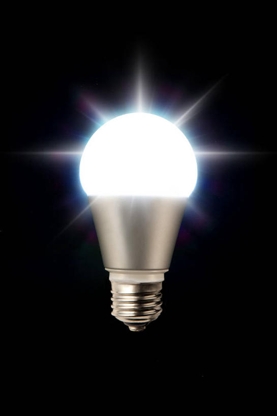 无人,竖图,室内,特写,白天,正面,节能,静物,照明,阴影,黑色背景,环保,光线,灯泡,影子,灯光,灯,一个,灯具,摄影,影棚,能源,单个,电子元件,照亮,半导体,二极管,低碳,照明工具,发光二极管,彩图,影棚拍摄,拍摄,LED球泡灯,球泡灯