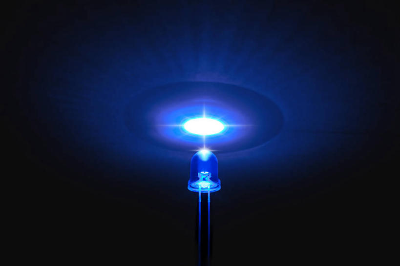 无人,横图,室内,特写,白天,正面,节能,静物,照明,阴影,环保,光线,灯泡,影子,灯光,灯,一个,蓝色,灯具,能源,单个,电子元件,照亮,半导体,二极管,低碳,照明工具,发光二极管,彩图,LED球泡灯,球泡灯