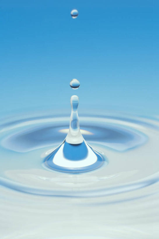 无人,竖图,室内,特写,白天,正面,水,阴影,波纹,蓝色背景,反射,液体,影子,水滴,涟漪,水纹,波浪,摄影,影棚,下降,降落,水晕,降低,下跌,下落,彩图,影棚拍摄,拍摄