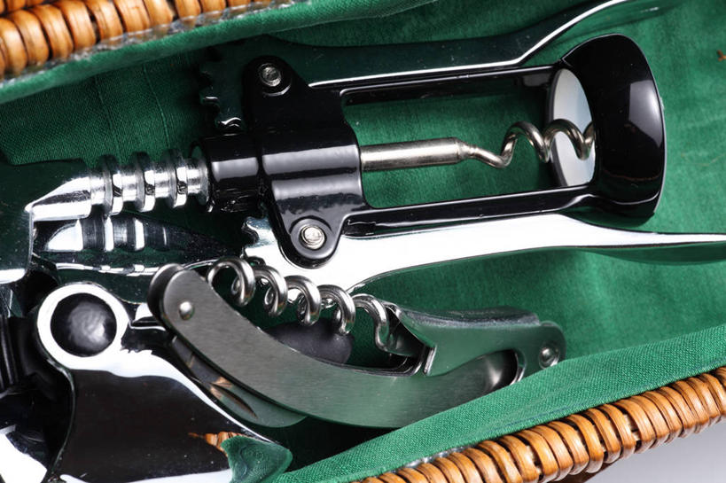 无人,交叉,横图,俯视,室内,特写,白天,竹子,静物,阴影,竹制,编织,反射,开瓶器,篮子,影子,开瓶,一个,竹篮,单个,竹条,交织,竹制品,开启,启瓶器,瓶启,穿插,红酒酒启,红酒开瓶器,红酒启瓶器,酒刀,酒开,酒起,葡萄酒开酒器,葡萄酒开瓶器,彩图,高角度拍摄,酒具