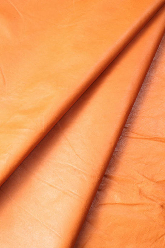 无人,竖图,室内,特写,白天,正面,幸福,静物,阴影,反射,纹路,材料,材质,纹理,影子,皮革,辉煌,温暖,橙色,活泼,华丽,暖色,温情,肌理,炽热,响亮,跃动,甜蜜,彩图,愉快