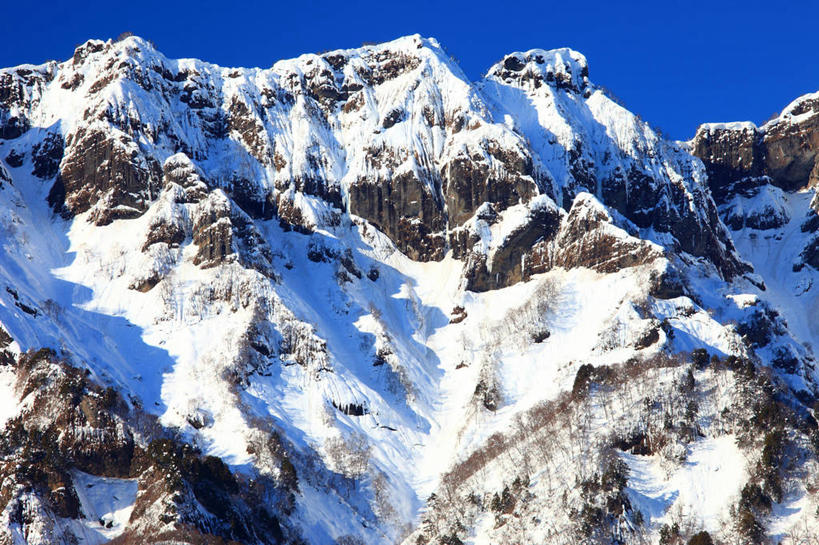 无人,公园,横图,室外,白天,仰视,旅游,度假,石头,美景,山,雪,雪山,大雪,长野县,日本,亚洲,光线,纹路,石子,纹理,影子,冰,积雪,景观,山峰,雪景,冬季,冬天,山峦,娱乐,蓝色,蓝天,天空,阳光,自然,天,享受,休闲,景色,放松,寒冷,晴朗,冰冷,自然风光,东亚,本州,万里无云,肌理,本州岛,日本国,中部地方,长野,严寒,冰凉,酷寒,凛冽,凛凛,极冷,国立公园,石块,晴空,晴空万里,彩图,低角度拍摄,上信越高原国立公园,户隐高原
