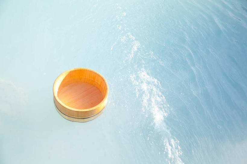 无人,横图,俯视,室外,特写,白天,水,温泉,雾,日本,亚洲,阴影,波纹,沸腾,透明,光线,木制,蒸汽,液体,影子,水滴,水蒸气,雾气,一个,蓝色,水纹,阳光,木制品,容器,波浪,温暖,浴盆,泉水,温和,单个,储藏,气体,储存,澡盆,东亚,本州,本州岛,日本国,岩手,岩手县,东北地方,蒸发,理智,沉静,八幡平市,冷色,高深,冷淡,地热,彩图,高角度拍摄,贮存