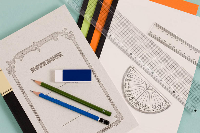 无人,横图,俯视,室内,特写,白天,静物,一堆,一块,许多,阴影,堆叠,堆积,反射,测量,笔,影子,刻度,办公用品,记事本,很多,文具,本子,笔记本,尺,铅笔,塑料制品,橡皮,学习用品,直尺,角度,摄影,影棚,堆,测量工具,量角器,文具用品,橡皮擦,尺子,衡量,绘图,比例,测绘,量具,量仪,塑料尺,标度,量角尺,彩图,高角度拍摄,影棚拍摄,拍摄