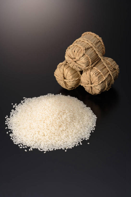 无人,竖图,俯视,室内,特写,白天,一堆,许多,堆叠,堆积,黑色背景,谷类,谷物,米,很多,大米,三个,绳子,摄影,影棚,堆,捆绑,绳索,秸秆,绑缚,彩图,高角度拍摄,影棚拍摄,拍摄