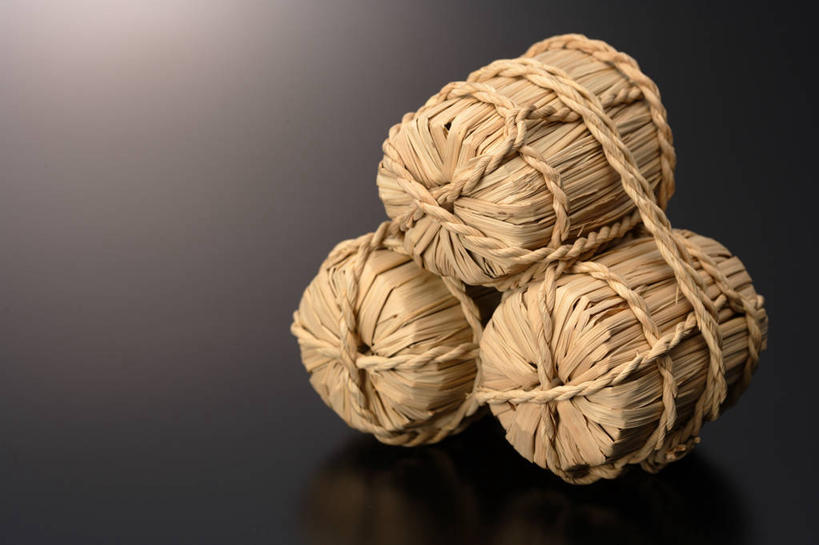 无人,横图,俯视,室内,特写,白天,静物,一堆,阴影,堆叠,堆积,黑色背景,反射,影子,三个,容器,绳子,摄影,影棚,储藏,堆,绳索,秸秆,储存,彩图,高角度拍摄,影棚拍摄,拍摄,贮存