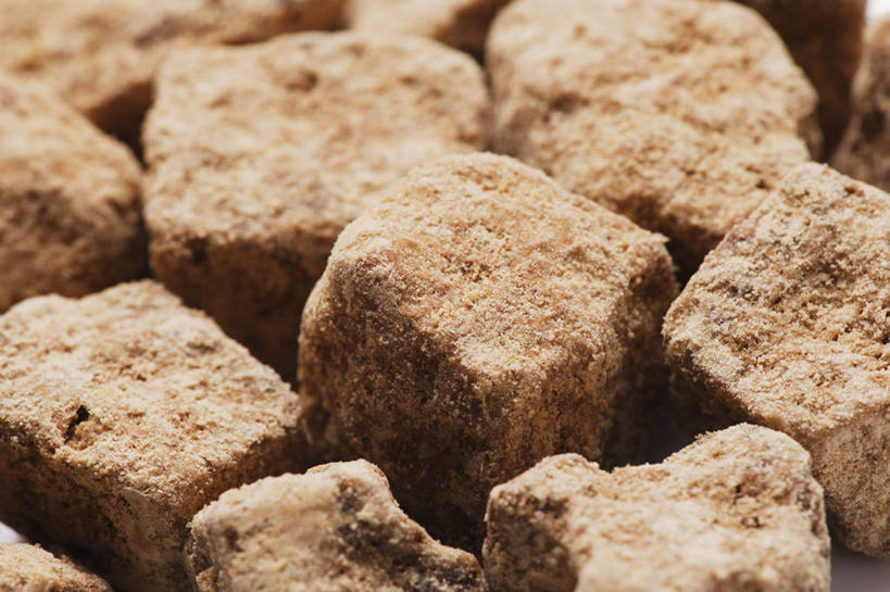 无人,横图,俯视,室内,特写,白天,一堆,许多,阴影,堆叠,堆积,朦胧,模糊,反射,图形,影子,糖,很多,几何,立方体,正方体,保健,摄影,影棚,堆,数学,红糖,止痛,补血,化淤,健脾,暖胃,益气,彩图,高角度拍摄,影棚拍摄,拍摄,几何图形,立体几何,立体图形,正六面体,活血