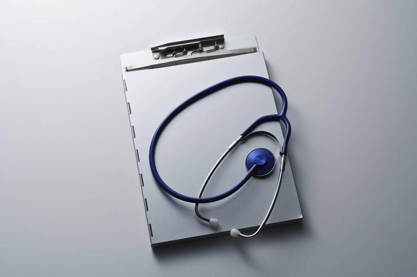 无人,横图,俯视,室内,特写,白天,静物,阴影,灰色背景,反射,材料,档案,文件,影子,纸,手稿,听诊器,资料,记录,摄影,影棚,证明,医疗设备,文档,医疗器械,医疗工具,记载,记实,纪录,检测工具,彩图,高角度拍摄,影棚拍摄,拍摄,病历