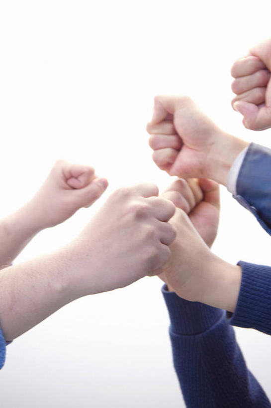 东方人,手,同事,商务人士,商务男性,竖图,室内,特写,白天,白色背景,正面,衬衫,成功,合作,团队,集体,信心,亚洲,握,阴影,套装,反射,影子,许多人,黄种人,鼓励,纽扣,队伍,加油,手势,握拳,一群人,手部,打气,握着,摄影,影棚,钮扣,领导,成就,鼓舞,商务装,合伙,领袖,工薪阶层,男人,男性,中年男性,亚洲人,白领,上班族,半身,彩图,影棚拍摄,衬衣,拍摄,袖扣