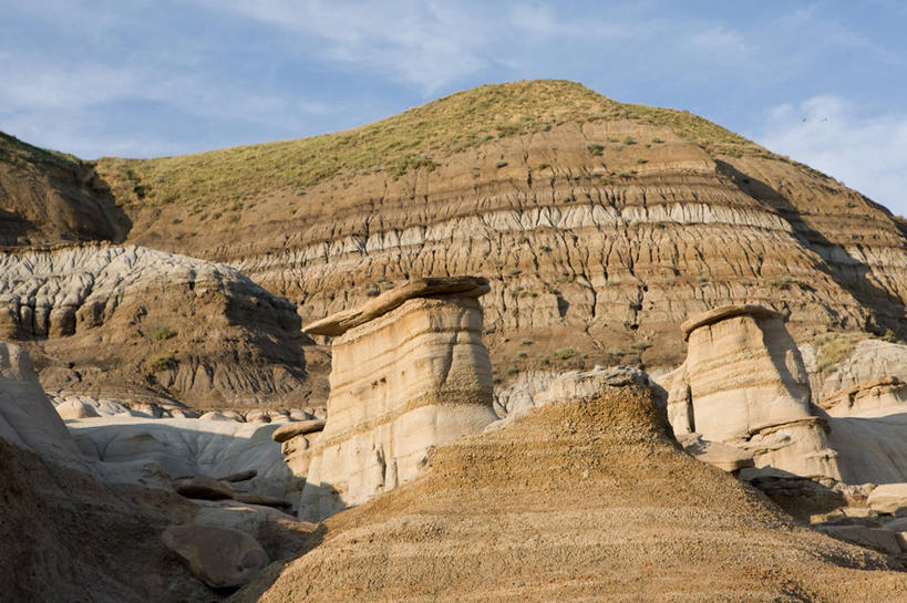 无人,横图,室外,白天,正面,旅游,度假,石头,美景,山,山脉,加拿大,阴影,光线,纹路,石子,纹理,影子,景观,山峰,云,云朵,山峦,云彩,娱乐,蓝色,白云,蓝天,天空,阳光,自然,群山,天,享受,休闲,景色,放松,晴朗,北美,北美洲,自然风光,美洲,阿尔伯塔省,阿尔伯塔,肌理,北亚美利加洲,亚美利加洲,艾伯塔,艾伯塔省,亚伯达,石块,岩石,晴空,彩图,阿省,艾省,亚伯达省,亚省