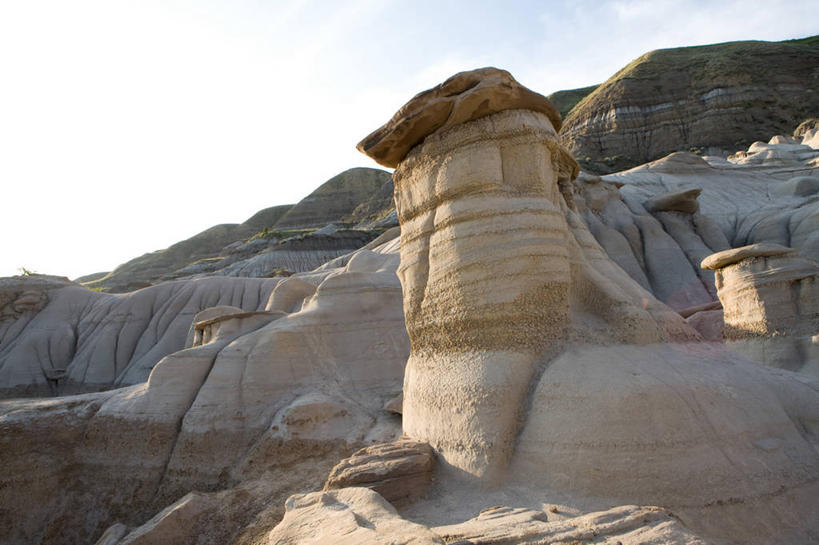 无人,横图,室外,白天,仰视,旅游,度假,石头,美景,山,山脉,加拿大,阴影,光线,纹路,石子,纹理,影子,景观,山峰,云,云朵,山峦,云彩,娱乐,蓝色,白云,蓝天,天空,阳光,自然,群山,天,享受,休闲,景色,放松,晴朗,北美,北美洲,自然风光,美洲,阿尔伯塔省,阿尔伯塔,肌理,北亚美利加洲,亚美利加洲,艾伯塔,艾伯塔省,亚伯达,石块,岩石,晴空,彩图,低角度拍摄,阿省,艾省,亚伯达省,亚省