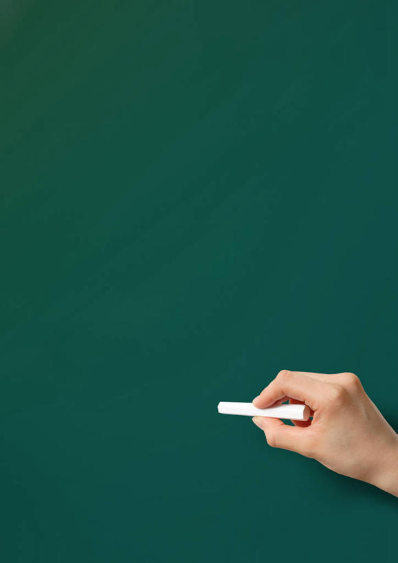 西方人,手,一个人,竖图,俯视,室内,特写,白天,欧洲,欧洲人,仅一个年轻女性,仅一个女性,仅一个人,握,绿色背景,笔,工具,拿,拿着,白色,粉笔,学习用品,手部,握着,摄影,影棚,单手,文具用品,一支,书写,白垩,年轻女性,女人,女性,白种人,半身,彩图,高角度拍摄,影棚拍摄,拍摄