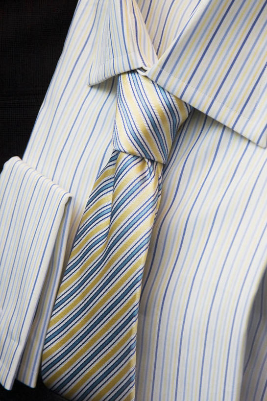 无人,竖图,室内,特写,白天,正面,衬衫,静物,黑色背景,服装,领带,衣服,摄影,服饰,影棚,象征,衣着,庄重,穿着,身份,正式,地位,衣饰,彩图,影棚拍摄,衬衣,拍摄