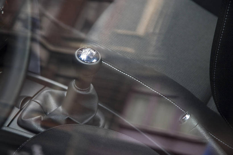 无人,横图,俯视,室内,特写,白天,窗户,汽车,静物,一辆,阴影,反射,工具,影子,玻璃窗,车,车窗,交通工具,轿车,载具,变速杆,彩图,高角度拍摄,变速