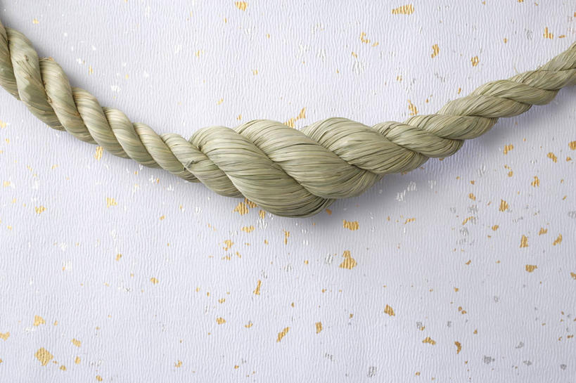 无人,横图,俯视,室内,特写,白天,静物,一根,阴影,节日,反射,影子,文化,传统,草绳,绳子,祈祷,健康,许愿,摄影,信仰,影棚,纪念,绳索,祈求,注连绳,稻草绳,平安,彩图,高角度拍摄,影棚拍摄,拍摄