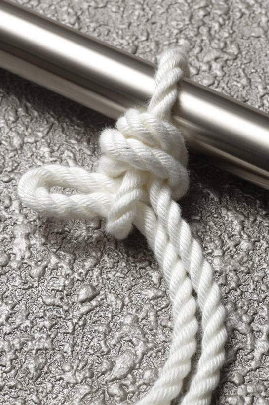 无人,竖图,俯视,室内,特写,白天,纯洁,静物,一根,阴影,灰色背景,反射,钢材,材料,钢丝,影子,银色,白色,绳子,钢筋,摄影,信仰,影棚,捆绑,绳索,高贵,钢条,雅致,绑缚,彩图,高角度拍摄,影棚拍摄,拍摄