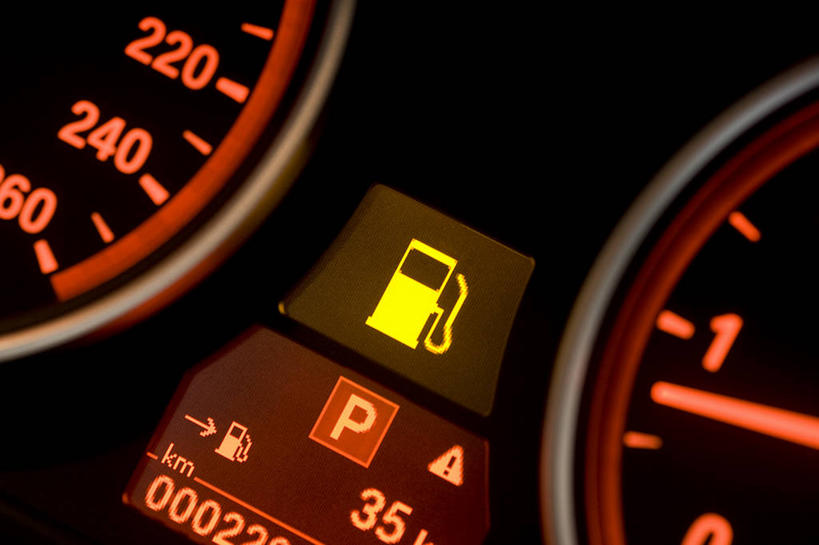 无人,横图,室内,特写,白天,正面,汽车,静物,一辆,阴影,光线,圆形,标志,数字,图形,文字,影子,圆,字符,灯光,指针,几何,标识,车,交通工具,轿车,阿拉伯数字,数学,载具,仪表盘,仪表,彩图,几何图形,平面图形,车速表