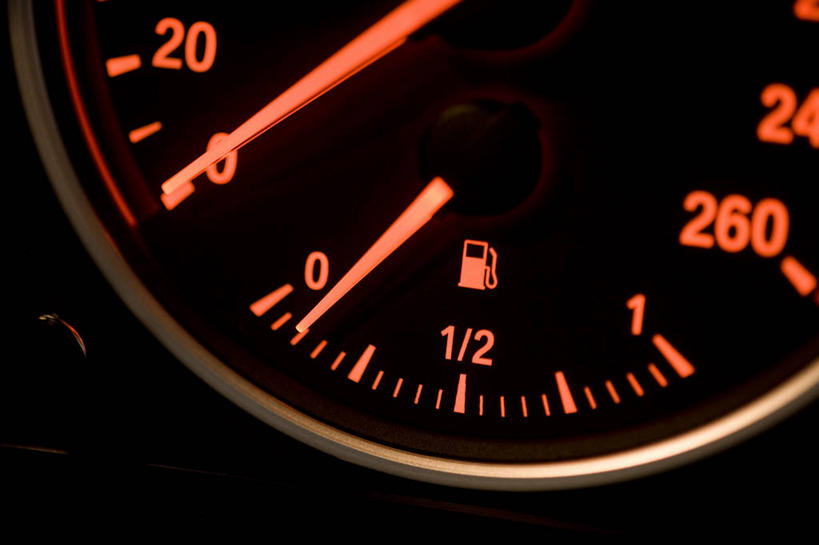 无人,横图,室内,特写,白天,正面,汽车,静物,一辆,阴影,光线,圆形,标志,数字,图形,文字,影子,圆,字符,灯光,指针,几何,标识,车,交通工具,轿车,阿拉伯数字,数学,载具,仪表盘,仪表,彩图,几何图形,平面图形,车速表