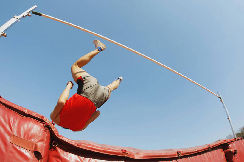 东方人,一个人,运动员,体育馆,栏杆,运动场,跳,横图,室外,白天,仰视,运动服,锻炼,运动,跳高,亚洲,仅一个男性,仅一个人,阴影,服装,光线,影子,围栏,半空,注视,黄种人,体育场,护栏,仅一个年轻男性,衣服,蓝色,蓝天,天空,阳光,天,观察,看,服饰,晴朗,观看,察看,衣着,穿着,关注,万里无云,运动馆,衣饰,横杆,体育,跳高运动,男人,男性,年轻男性,亚洲人,晴空,晴空万里,体育运动员,运动选手,抬头,跳跃,仰头,彩图,低角度拍摄,全身,健身,运动装