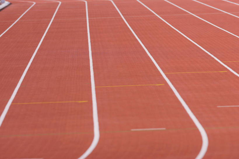 无人,体育馆,运动场,横图,室外,白天,正面,阴影,曲折,弯曲,光线,影子,跑道,分界线,体育场,白色,阳光,蜿蜒,田径场,塑胶跑道,运动馆,彩图,全天候田径运动跑道