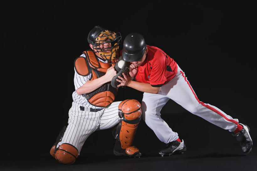 西方人,两个人,运动员,棒球运动员,跪,蹲,投,举,横图,室内,白天,正面,运动服,锻炼,快乐,比赛,运动,竞争,棒球,垒球,帽子,欧洲,欧洲人,握,争夺,黑色背景,服装,棒球手套,头盔,拿,拿着,注视,娱乐,球,衣服,安全帽,手套,观察,看,托,休闲,握着,摄影,服饰,影棚,观看,张开双腿,察看,体育运动,衣着,穿着,关注,棒球球员,衣饰,展开双腿,体育,男人,男性,中年男性,白种人,体育运动员,运动选手,蹲着,跪着,举起,举手,举着,抛,扔,撒,向上举,向上伸,向上托,掷,彩图,全身,影棚拍摄,健身,拍摄,伸展双腿,运动装