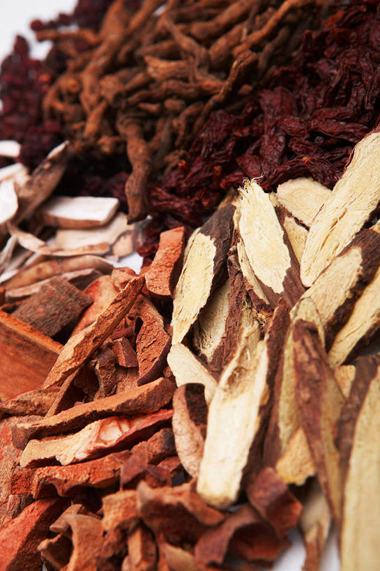 无人,竖图,俯视,室内,特写,白天,一堆,许多,堆叠,堆积,调味,香料,佐料,食品,糖,糖果,甜点,甜品,肉桂,很多,食物,甜食,堆,配料,桂皮,枣椰子,甘草糖,作料,官桂,牡桂,筒桂,香桂,玉桂,波斯枣,番枣,海枣,无漏子,椰枣,伊拉克枣,彩图,高角度拍摄,盐甘草糖