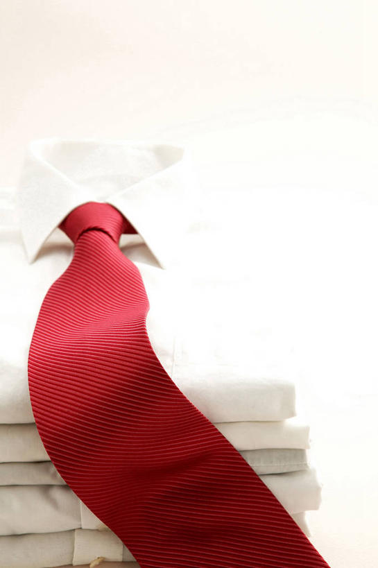 无人,竖图,室内,特写,白天,白色背景,正面,衬衫,静物,一排,一条,许多,服装,整齐,领带,很多,排列,衣服,红色,白色,摄影,服饰,影棚,堆,象征,衣着,庄重,穿着,队列,身份,正式,地位,衣饰,彩图,影棚拍摄,衬衣,拍摄