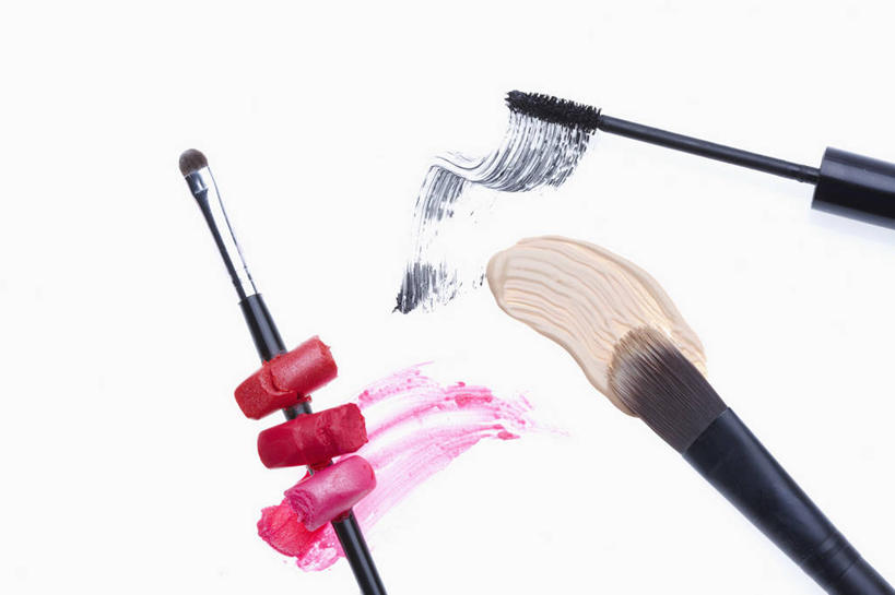 无人,横图,俯视,室内,特写,白天,白色背景,静物,唇膏,化妆品,化妆刷,刷子,口红,睫毛膏,摄影,影棚,腮红刷,美容工具,化妆用品,眼妆,彩妆刷,化妆工具,睫毛液,唇棒,胭脂刷,彩图,高角度拍摄,影棚拍摄,拍摄