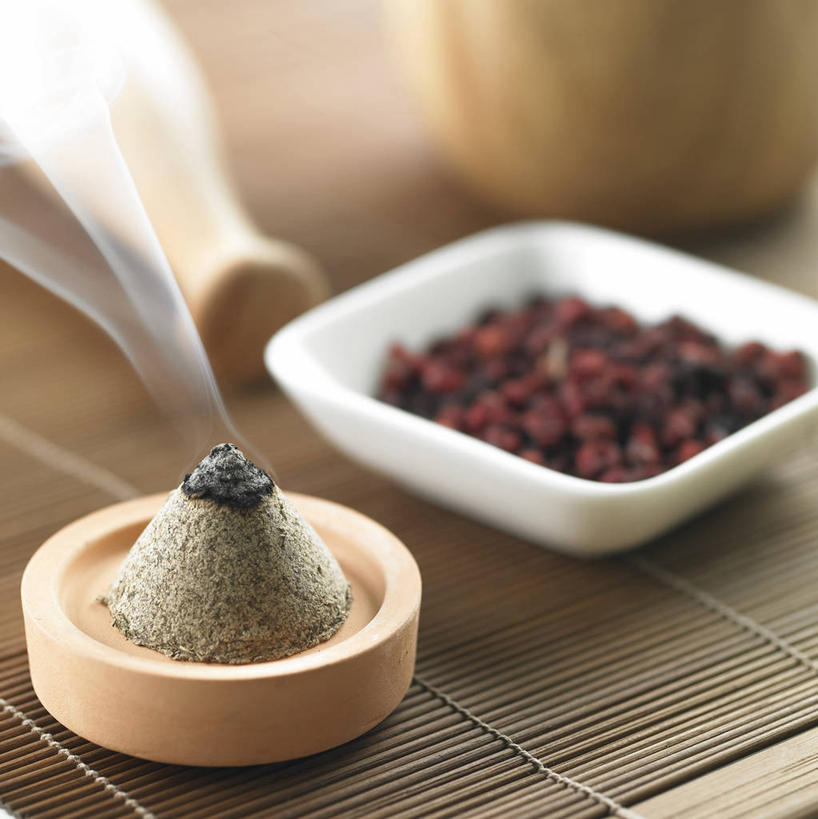 无人,竖图,俯视,室内,白天,植物,餐具,一堆,许多,堆叠,堆积,医学,碟子,盘,烟雾,草药,药草,很多,文化,中药,一个,白色,盘子,碟,治疗,保健,单个,堆,医疗,中国文化,药材,中草药,中医,医治,中药材,本草,中医学,彩图,高角度拍摄,传统文化