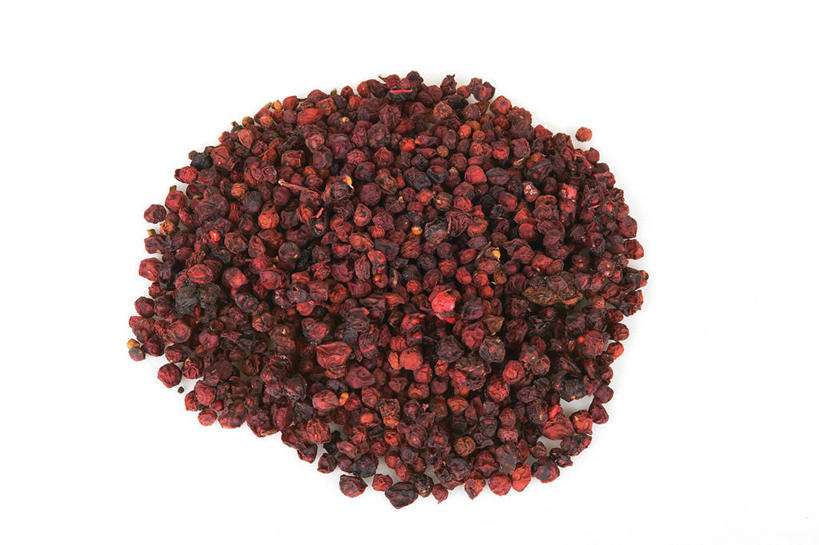 无人,横图,俯视,室内,特写,白天,白色背景,植物,一堆,许多,阴影,堆叠,堆积,反射,影子,草药,药草,很多,中药,红色,摄影,影棚,堆,药材,中草药,中药材,本草,北五味子,秤砣子,五味子,彩图,高角度拍摄,影棚拍摄,拍摄