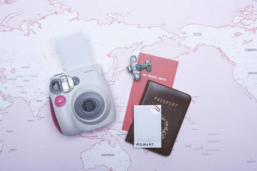 无人,横图,俯视,室内,特写,白天,海洋,飞机,静物,地图,相机,阴影,反射,影子,世界地图,陆地,交通,航空,一个,拍照,本子,模型,交通工具,运输,摄影,国家,单个,护照,证明,大陆,世界,客机,通行,载具,大洋洲,身份,版图,拍立得,立拍得,照相机,彩图,高角度拍摄,照相,机票