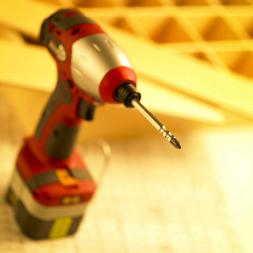 无人,竖图,俯视,室内,特写,白天,建材,建筑,静物,阴影,朦胧,模糊,反射,材料,木板,木材,影子,木柴,一个,建造,木料,单个,电钻,手电钻,电动工具,彩图,高角度拍摄