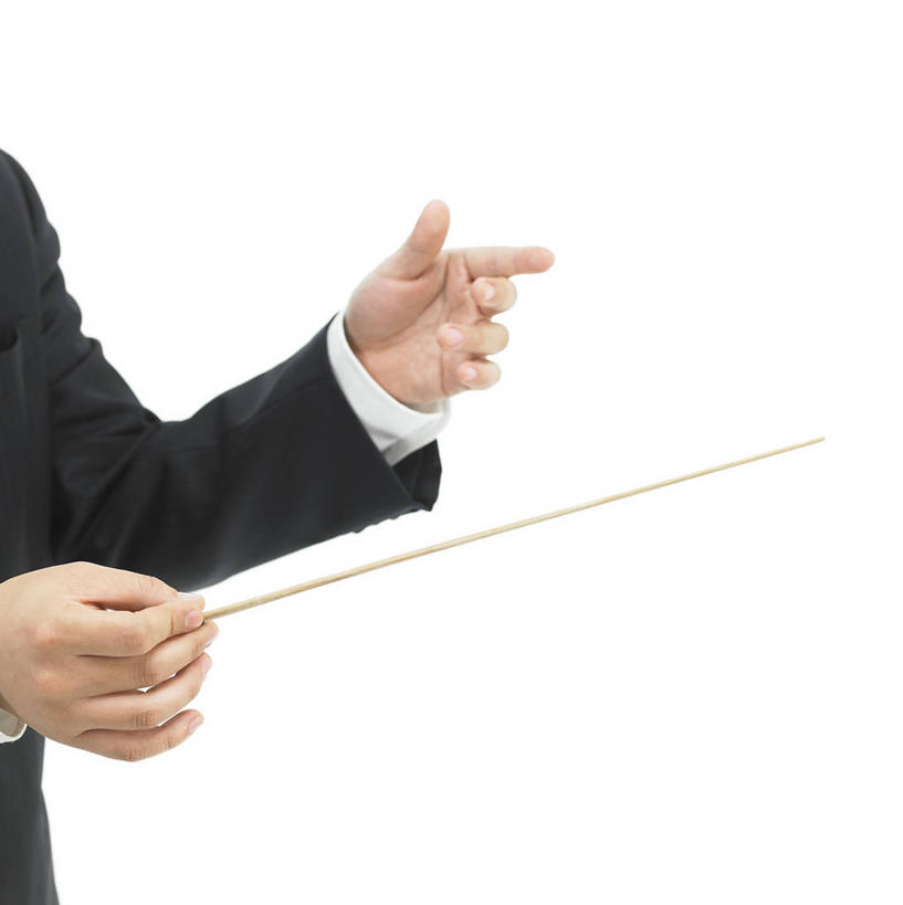 东方人,一个人,站,举,竖图,室内,白天,白色背景,侧面,西装,亚洲,仅一个男性,仅一个人,握,套装,正装,棒子,指挥棒,拿,指挥,指挥家,拿着,职业装,黄种人,仅一个年轻男性,托,站着,握着,摄影,影棚,节奏,节拍,男人,男性,年轻男性,亚洲人,举起,举手,举着,向上举,向上伸,向上托,站立,半身,彩图,影棚拍摄,拍摄,短小,音乐艺术家,棍棒