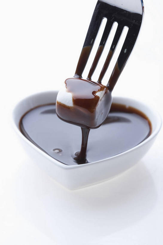 无人,竖图,俯视,室内,特写,白天,白色背景,爱情,餐具,金属制品,爱心,融化,金属,叉子,陶瓷,食品,糖,糖果,甜点,甜品,陶瓷制品,浪漫,火锅,食物,一个,容器,碗,甜食,巧克力,温暖,温馨,心形,恩爱,摄影,影棚,单个,储藏,朱古力,和睦,储存,熔化,餐叉,暖锅,溶化,熔解,消溶,心型,进餐用具,彩图,高角度拍摄,影棚拍摄,拍摄,巧克力火锅,融洽,贮存