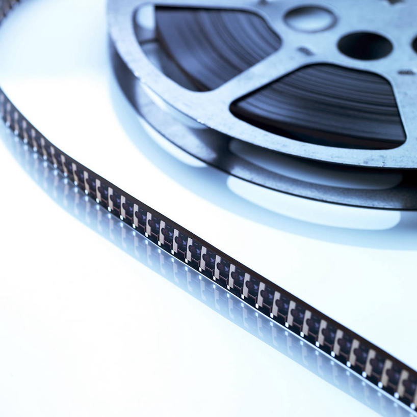 无人,竖图,俯视,照片,室内,特写,白天,白色背景,静物,阴影,环绕,围绕,反射,圆形,图形,影子,圆,几何,环抱,摄影,影棚,底片,数学,胶片,萦绕,电影胶片,电影胶片盘,胶片盘,菲林,相片,彩图,高角度拍摄,影棚拍摄,拍摄,照相,几何图形,平面图形,胶卷