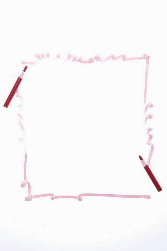 无人,竖图,俯视,室内,特写,白天,白色背景,静物,笔,办公用品,文具,红色,铅笔,学习用品,摄影,影棚,文具用品,两支,彩图,高角度拍摄,影棚拍摄,拍摄,彩色铅笔