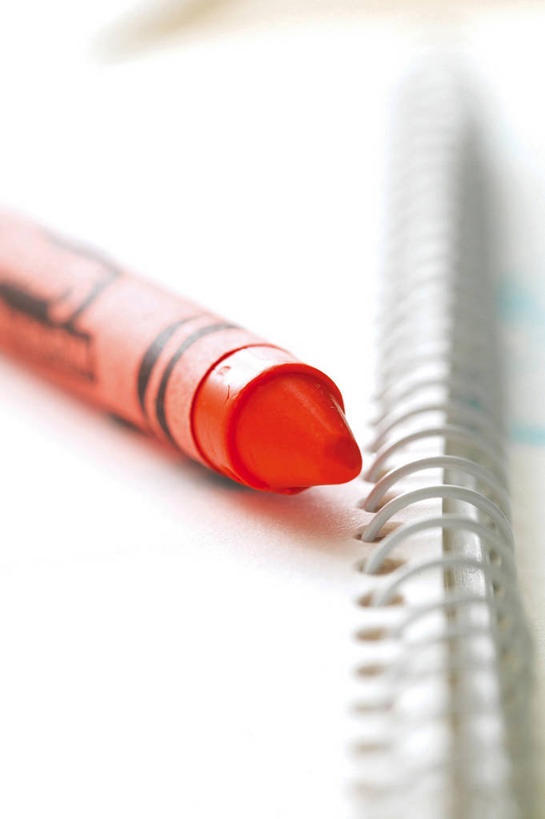 无人,竖图,俯视,室内,特写,白天,静物,一本,阴影,反射,笔,蜡笔,影子,办公用品,记事本,文具,红色,本子,笔记本,学习用品,文具用品,一支,彩图,高角度拍摄