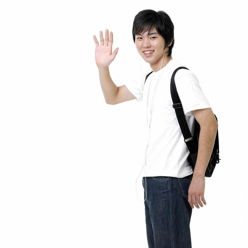 东方人,一个人,站,举,笑,微笑,露齿笑,竖图,室内,白天,白色背景,侧面,亚洲,仅一个男性,仅一个人,服装,包,书包,挥手,扭头,注视,休闲装,黄种人,再见,仅一个年轻男性,衣服,白色,背包,观察,看,手势,托,站着,招手,转头,休闲,休闲服,摄影,服饰,影棚,告别,观看,察看,关注,摆动,离别,辞行,男人,男性,年轻男性,亚洲人,举起,举手,举着,向上举,向上伸,向上托,站立,半身,彩图,影棚拍摄,拍摄,双肩包