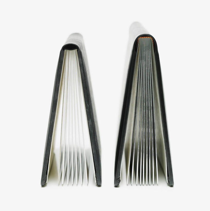 无人,竖图,室内,特写,白天,白色背景,正面,静物,书籍,书本,摄影,影棚,两本,书,图书,彩图,影棚拍摄,拍摄