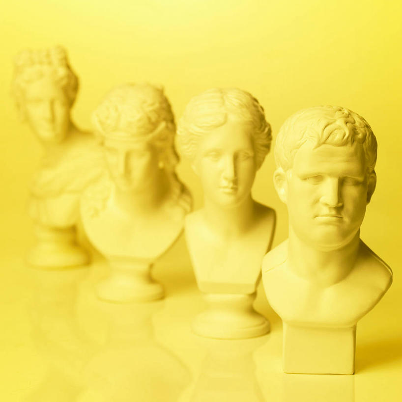 西方人,无人,四个人,竖图,室内,特写,白天,正面,静物,雕塑,欧洲,欧洲人,一排,阴影,黄色背景,艺术,整齐,装饰,并列,并排,反射,雕刻,雕像,影子,排列,黄色,工艺品,四个,摄影,影棚,纪念,美术,石膏像,队列,主题,平行,陈列,功能,美学,男人,男性,中年男性,白种人,半身,彩图,影棚拍摄,拍摄