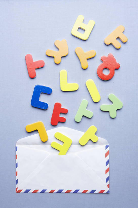 无人,竖图,俯视,室内,特写,白天,白色背景,静物,许多,阴影,反射,标志,文字,信封,影子,字符,字母,很多,标识,排列,一个,白色,摄影,影棚,单个,摆列,韩语,彩图,高角度拍摄,影棚拍摄,拍摄,朝鲜语,韩国语,布列,分列